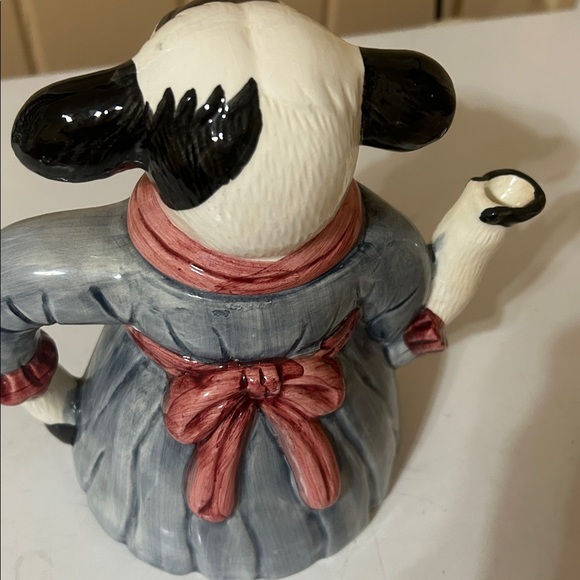 Vintage Charming Cow Teapot in Blue and Pink Apron - Picture 6 of 8